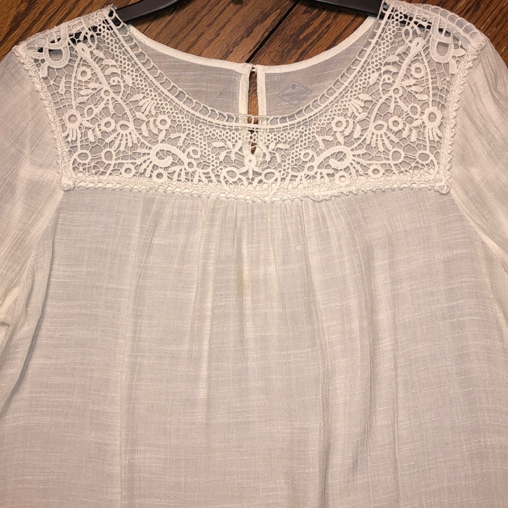 White blouse - Picture 2 of 5